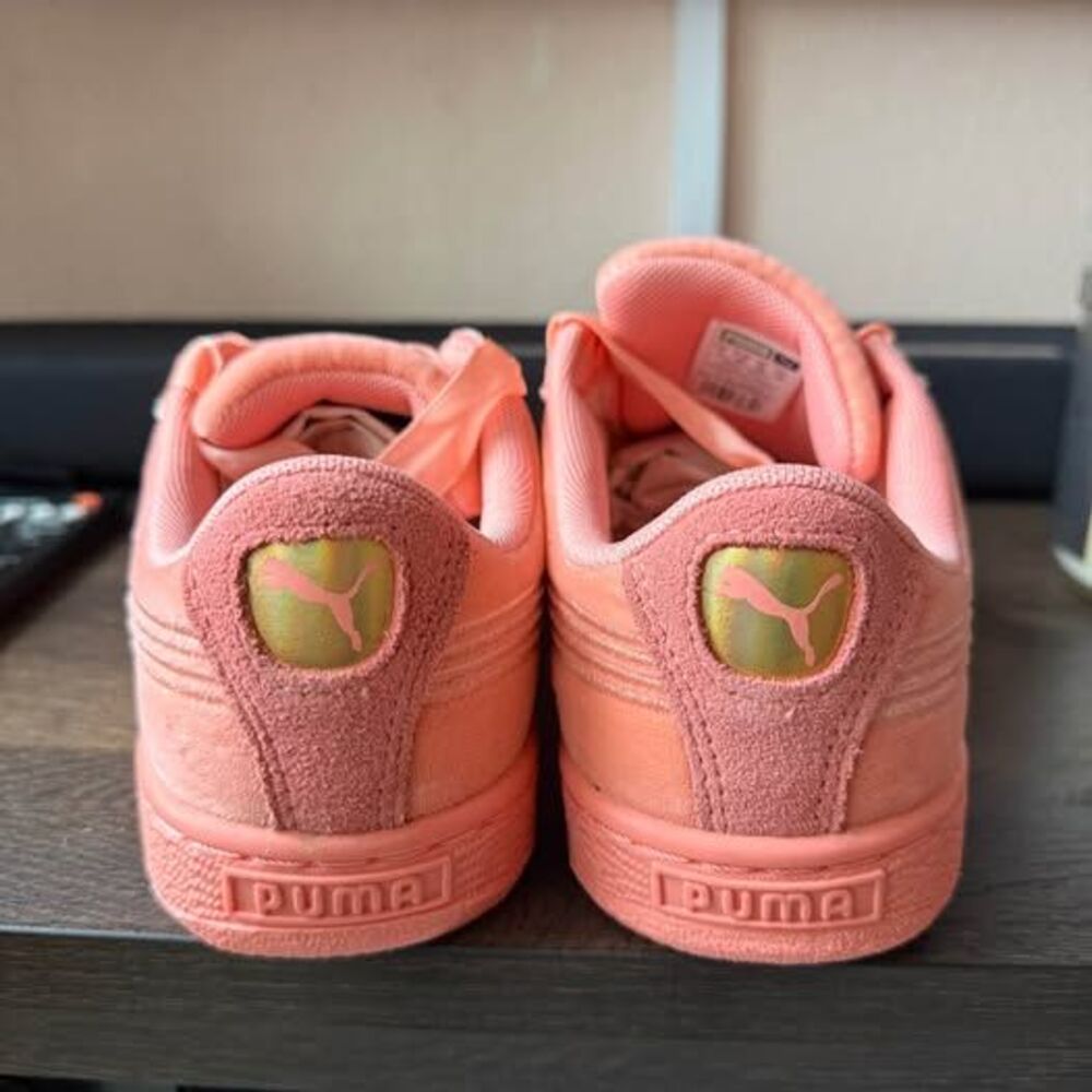 NEW IN BOX Puma Velour Sneakers Girls size 5 - Picture 6 of 8